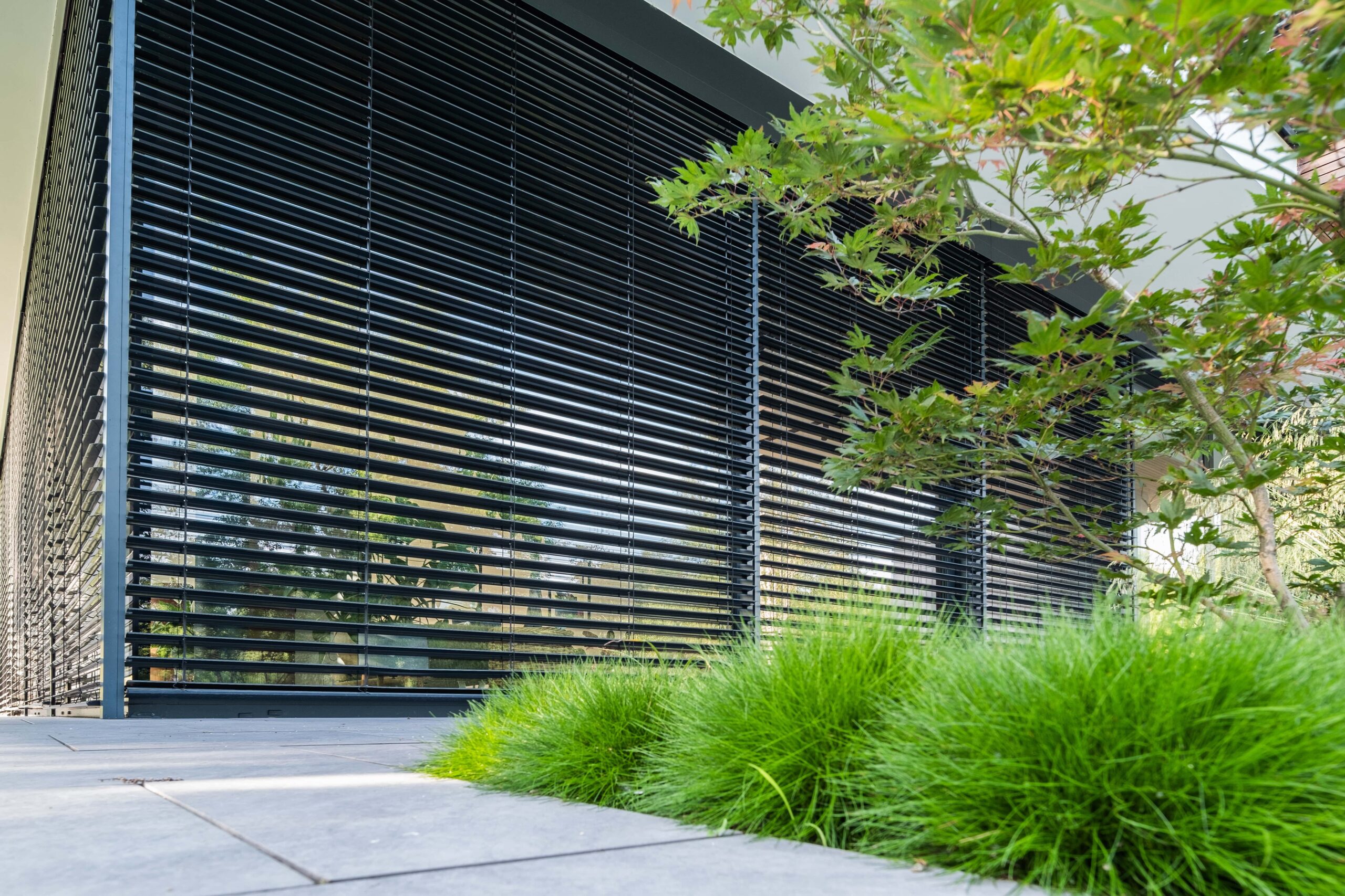 Dlaczego warto postawić na żaluzje fasadowe?