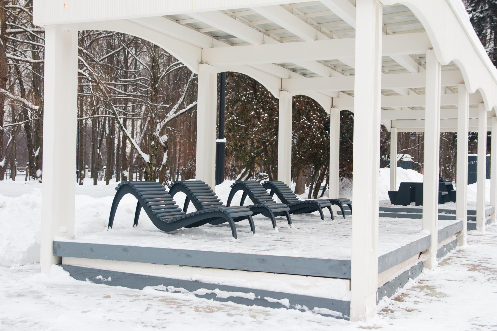 Jak skutecznie zabezpieczyć pergolę na zimę?